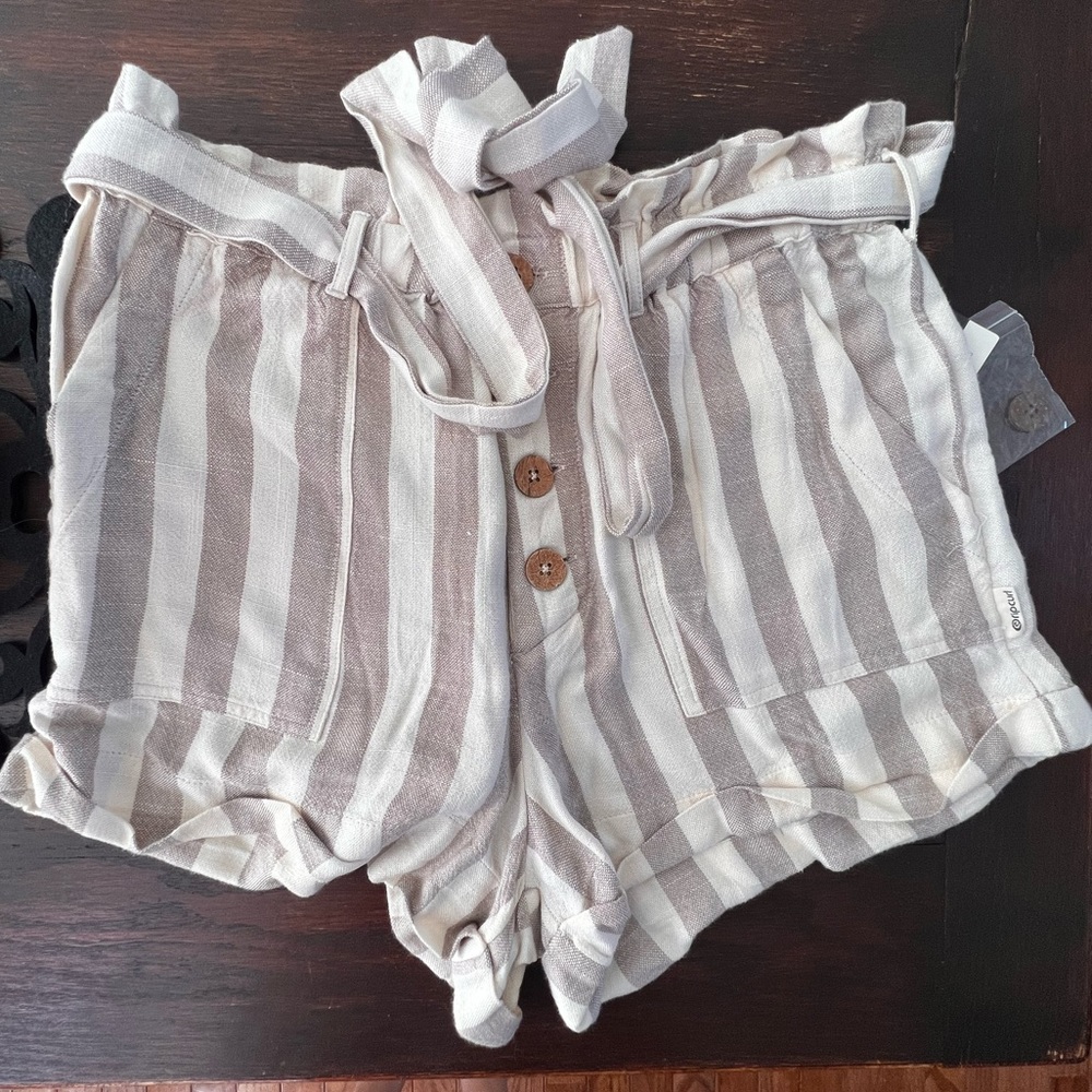 Rip Curl Striped Cream High Waist Shorts (Size Medium)
